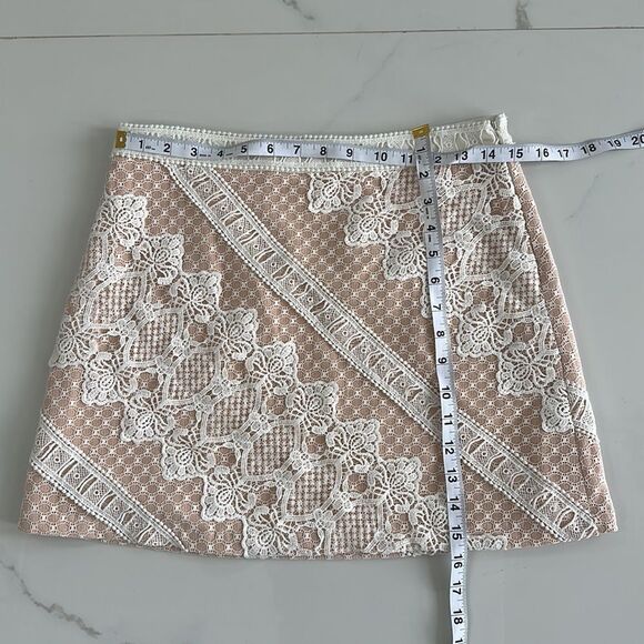 Endless Rose Crochet Lace Mini Skirt Size Medium - Picture 3 of 9